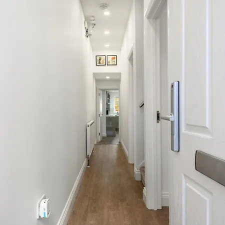 Entire 3 Bedroom House In London - Canning Town, City Airport, London Excel Exterior photo