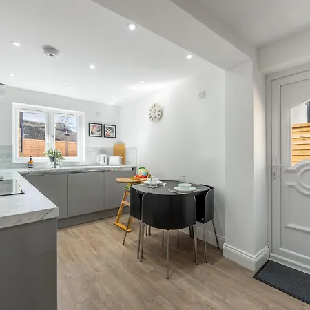 Entire 3 Bedroom House In London - Canning Town, City Airport, London Excel Exterior photo