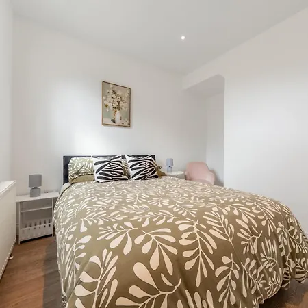 Entire 3 Bedroom House In London - Canning Town, City Airport, London Excel Exterior photo