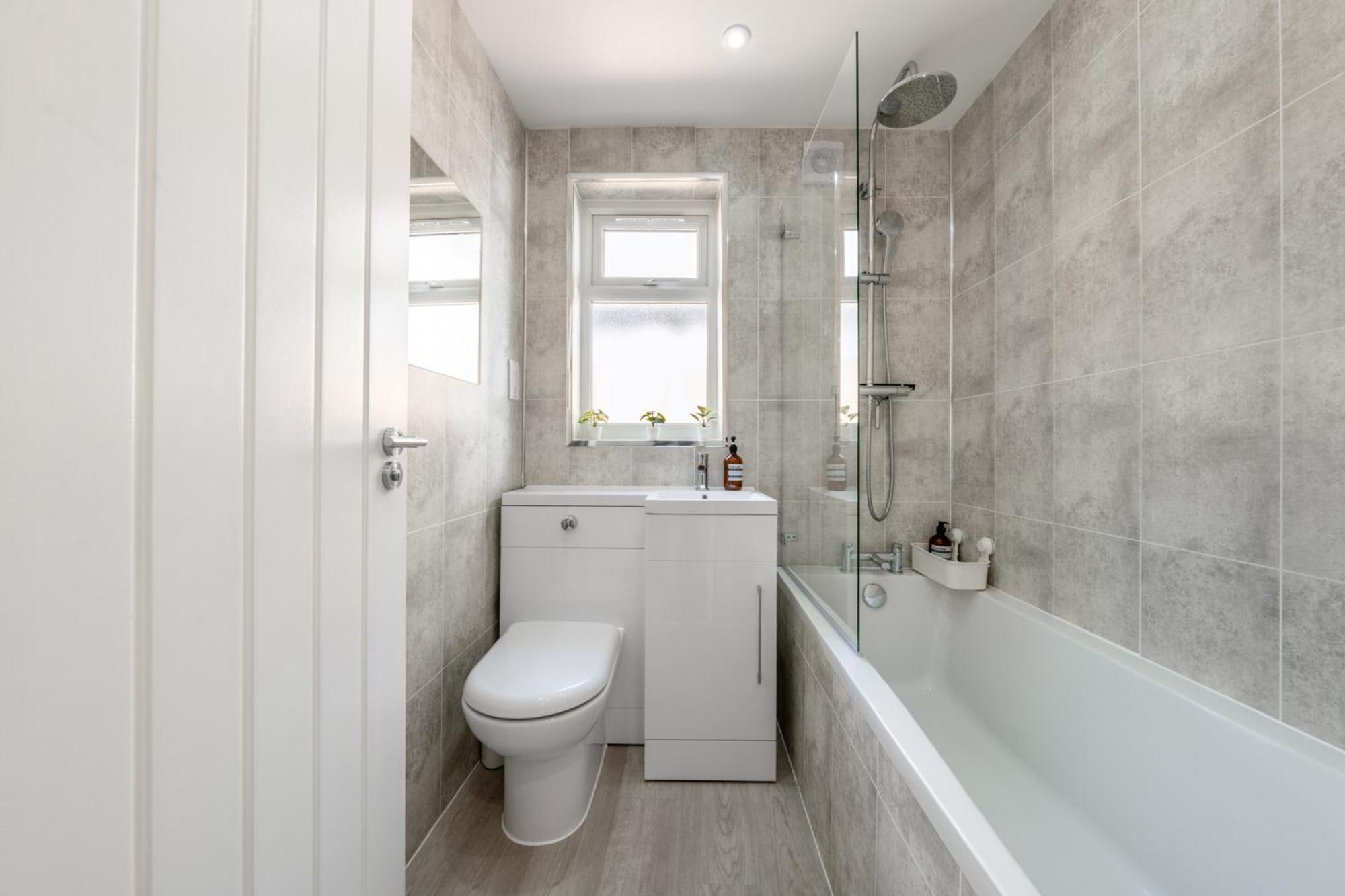 Entire 3 Bedroom House In - Canning Town, Airport, Excel * London